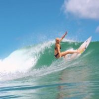 カウアイ島（ハワイ）に育まれたタティアナ・ウェストン・ウェブ！自然美が際立つサーフ動画