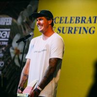 時代がアルビー・レイヤーに追いつく結果となった2017年サーファーアワード