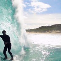 カイ・ネヴィル監督の長編新作「Listen Now, Misty Dawn」！無料ダウンロード方法