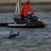 カージーの娘シエラ・カーがサーフ・ランチへ!10歳サーファーガールのライディング