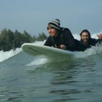 笑顔一杯のウェイブプール「サーフ・ランチ」！障がいがあろうとサーフィンを楽しめる時代に