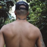 グラブリバースの練習に励むフィリペ・トレドのフリーサーフ動画@ハワイ