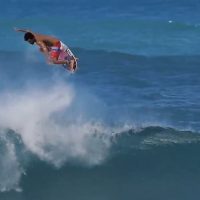 簡単そうにエアー決めまくりのイタロ・フェレイラのフリーサーフ動画＠ハワイ