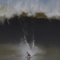 スキムボードで世界最大サイズ波！ブラッド・ドンキーが振り返るザ・デイ