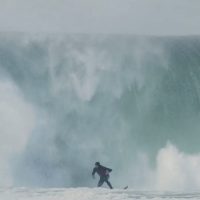 アイルランドの極寒ビッグバレル!マット・ブロムリーの「Risky Ripples」完結編