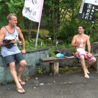 日本の台風スウェル！トム・カレンとメイソン・ホーのサーチトリップ動画