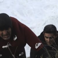 岩場に何度も叩き付けられたロス・クラーク・ジョーンズ：ナザレでの脱出劇