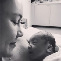 ジュリアン・ウィルソンに第一子となる女の子が誕生