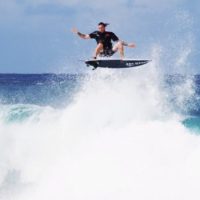 JSサーフボードの「Monsta 8」:チームライダーのボードサイズやサーフ動画