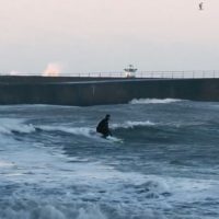 オランダでサーフィン!?10年に一度のノベルティウェイブが発生