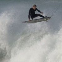 チッパ・ウィルソンの世界最高峰エアリアル炸裂!フランスでのフリーサーフ動画