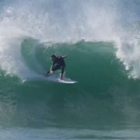 ミック・ファニングとジョエル・パーキンソンによるレールサーフィン動画