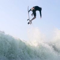 アルビー・レイヤーのエアリアル炸裂!BSRサーフリゾートでのフリーサーフ動画
