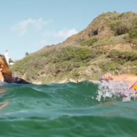 カリッサ・ムーアとキャロリン・マークスのフリーサーフ動画@オアフ島(ハワイ)