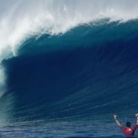 シーズン中のクラウドブレイクが炸裂！バレルに潰されたら地獄なGoPro映像も