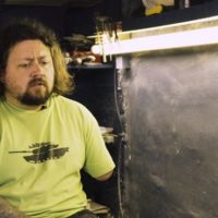 サーフィンセラピーがもたらす自信!片腕両足を失った退役軍人のドキュメント動画