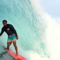 ヴァージンブレイク豊富なインドネシア!ミカラ・ジョーンズの秘境バレル動画