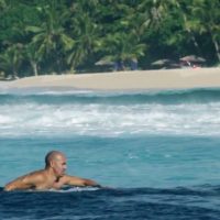 ケリーも入っていた5月後半のレストラン(タバルア島)でのフリーサーフ動画