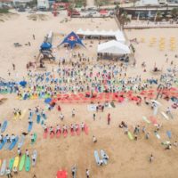 サーフレッスンの世界最大人数!?ティアゴ・ピレスのギネス世界記録へのトライ