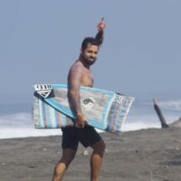 ネイザン・フローレンスとビリー・ケンパーがメキシコのヒュージバレルにチャージ