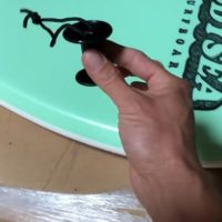 キャッチサーフでリーシュプラグの取り付けやスタンプなどのカスタマイズ動画