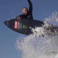 ディオン・アジアスが原点回帰のタスマニアへ！フリーサーフィン動画