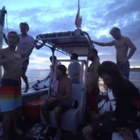 マット・メオラなどによるメンタワイでのボートトリップ!フリーサーフ動画