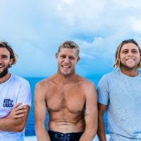 ミック、コナー、ウィルコのリップカールライダーがシーズン中のモルディブへ