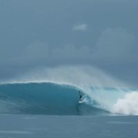 セバスチャン・ジーツがメンタワイで仲間とボートトリップ!フリーサーフ動画