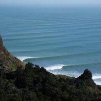 サーフィン中に銃弾が：ニュージーランドで発生したローカリズム問題