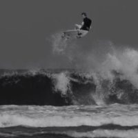 エアショー招待サーファーのケール・ウォルシュ！ライバルはマイキー・ライト？