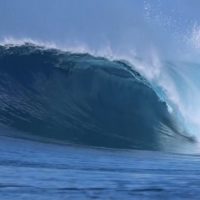 この波でサーファーが全然いない！？シメルー島リゾートが公開したサーフ動画