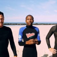 ミックとテイラーが南アフリカで社会貢献！フリーサーフシーンも満載