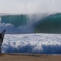 パイプに18/19年シーズンの1stスウェルヒット!ローカルによるフリーサーフ動画