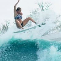 ベサニー・ハミルトンがメインのBSRサーフリゾートでのフリーサーフ動画