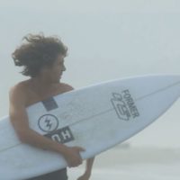 タジ・バロウとクレイグ・アンダーソン!インドネシアでのフリーサーフ動画