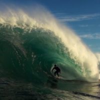 ハワイで滅法強いジャック・ロビンソン！ホームでのフリーサーフィン動画