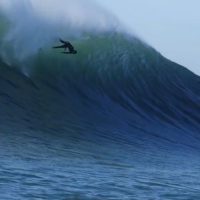 マーヴェリックスでレフトにチャージ!?ルーカス・チアンカのバレル動画