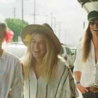 サーフ仲間と過ごす大切な時間！ココ、コートニー、モリーのマウイ島動画