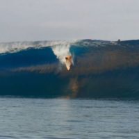 無名サーファーによるプロ顔負けのチャージ!アーロン・コックスの2018年動画