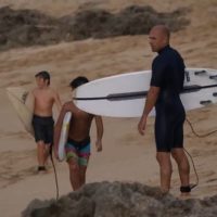 ビッグハレイワでケリー・スレーターがミニボード「Cymatic」をテスト