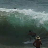 スナッパーにサイクロン「Oma」スウェルヒット!トップサーファーのセッション動画