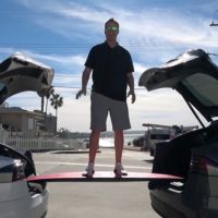 Tesla限定サーフボードの中身はどうなっているのか!?衝撃動画