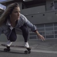 カーバーによるコートニー・コンローグのシグネチャーモデル「Sea Tiger」