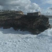 世界トップのビッグウェイブサーファーがナザレでパドルイン：2018年11月