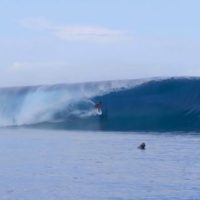 チョープーに今季初スウェルがヒット!マタヒ・ドローレのディープバレル動画