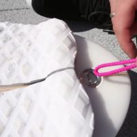 リーシュストリングの取り付け方とボードを壊さないための正しい長さ