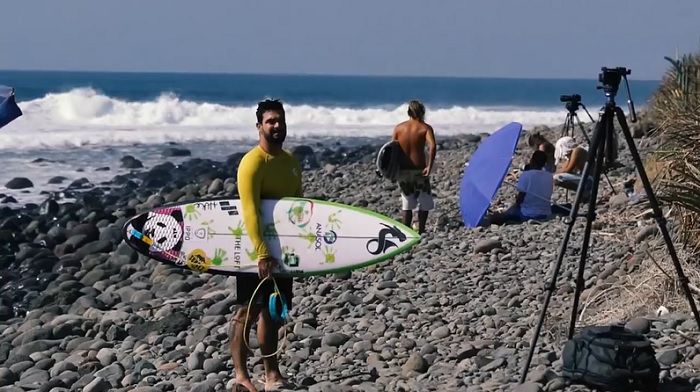 スナッパー対策でエルサルバドルへ！ウィリアン・カルドソのフリーサーフ動画