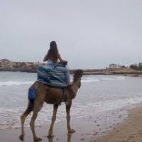 ローラ・エネヴァーがホスト役のモロッコトリップ！サーフシーンやカルチャーなど