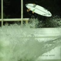 パーカー・コフィンがボビーやベサニーとBSRサーフリゾートでエアセッション